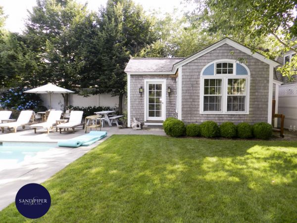 Cape Cod Home 995275