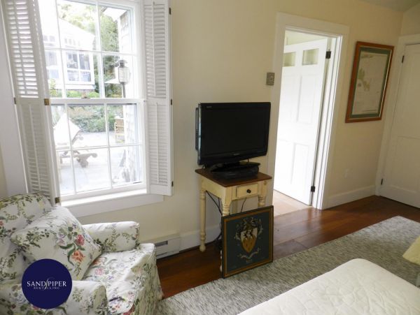 Cape Cod Home 995275