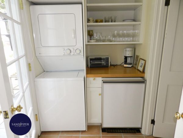 Cape Cod Home 995275