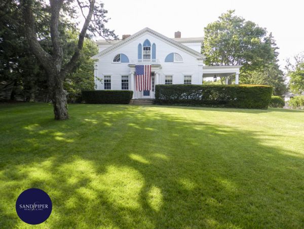 Cape Cod Home 995275