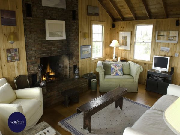 Cape Cod Home 995277