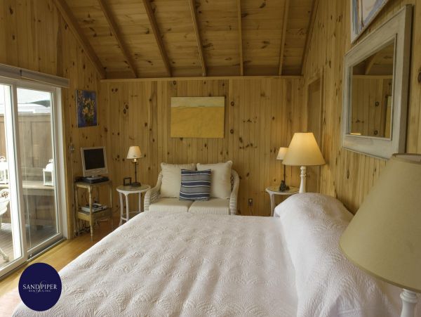 Cape Cod Home 995277