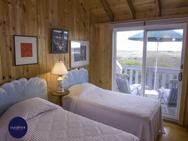 Cape Cod Home 995277
