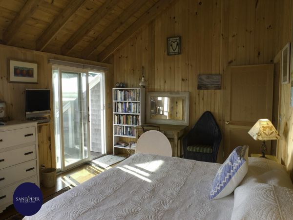 Cape Cod Home 995277