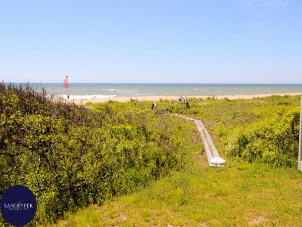 Cape Cod Home 995277