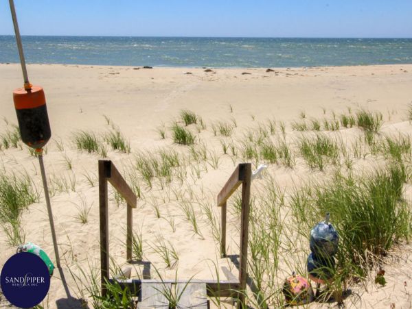 Cape Cod Home 995277