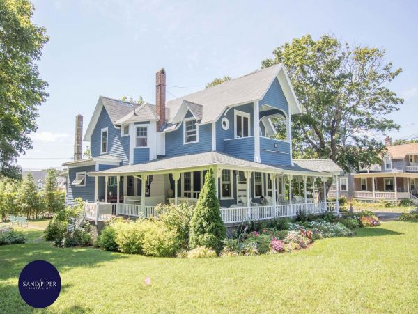 Cape Cod Home 995279