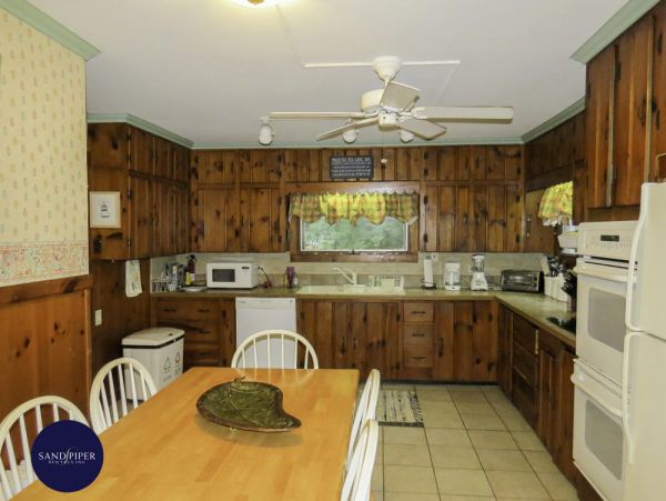 Cape Cod Home 995279