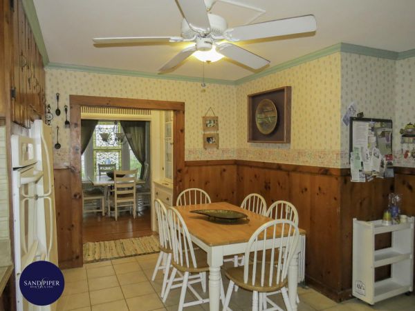Cape Cod Home 995279