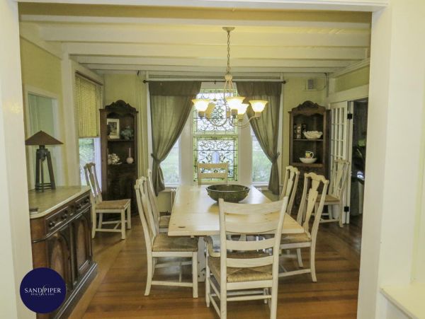 Cape Cod Home 995279