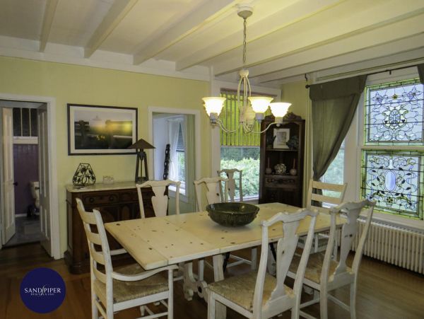 Cape Cod Home 995279