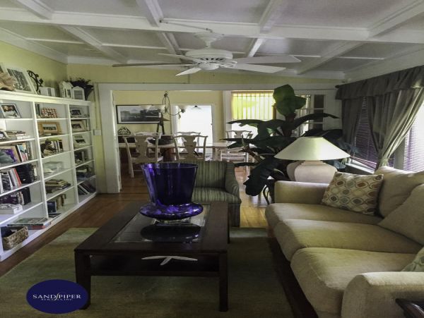 Cape Cod Home 995279