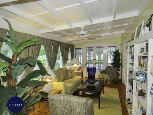 Cape Cod Home 995279