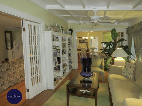 Cape Cod Home 995279