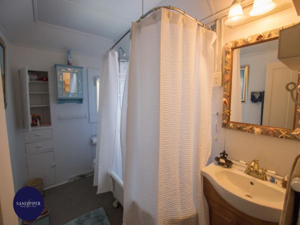 Cape Cod Home 995279