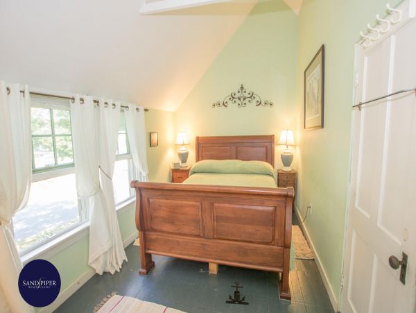 Cape Cod Home 995279