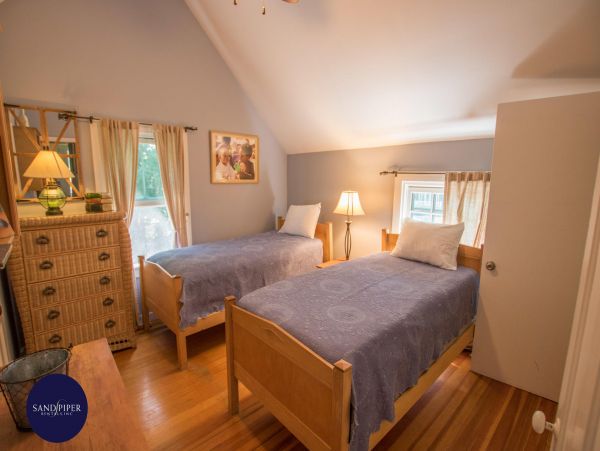 Cape Cod Home 995279