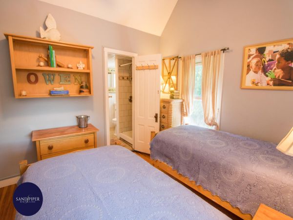 Cape Cod Home 995279