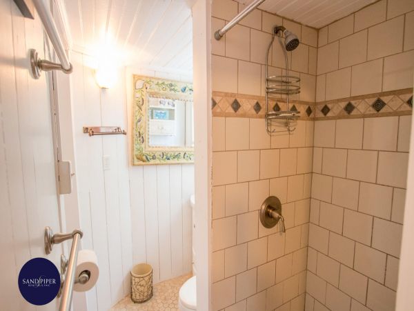 Cape Cod Home 995279