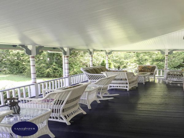 Cape Cod Home 995279