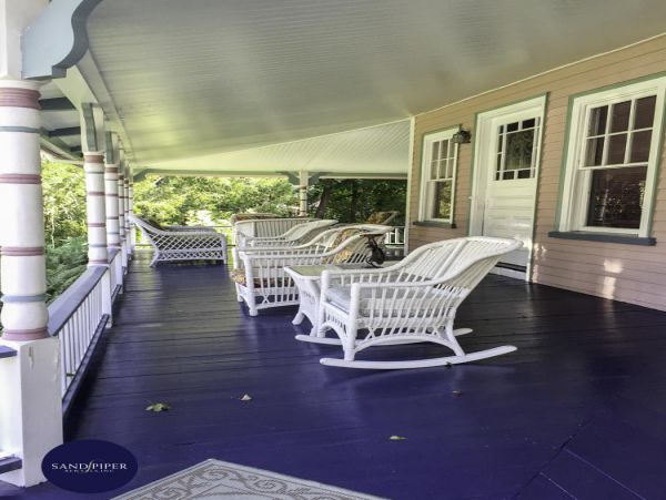 Cape Cod Home 995279