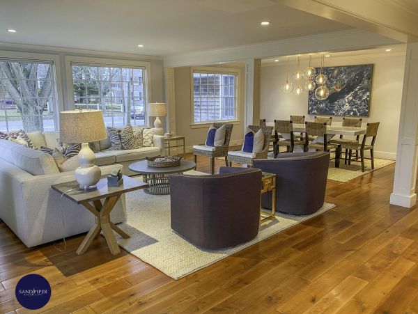 Cape Cod Home 995281