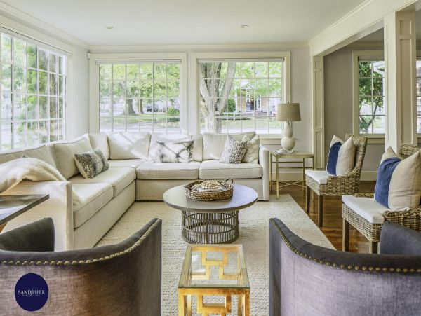Cape Cod Home 995281