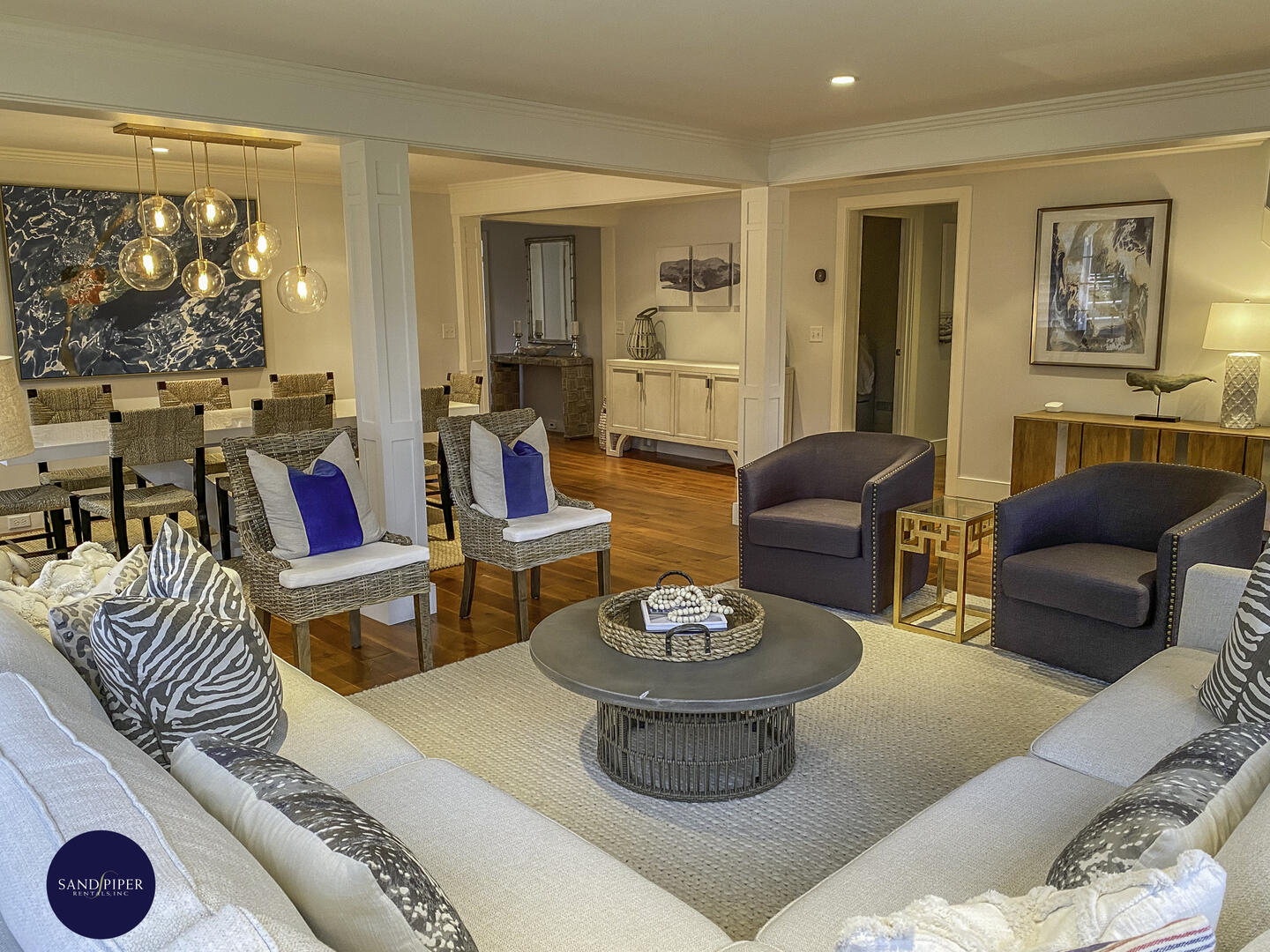 Cape Cod Home 995281