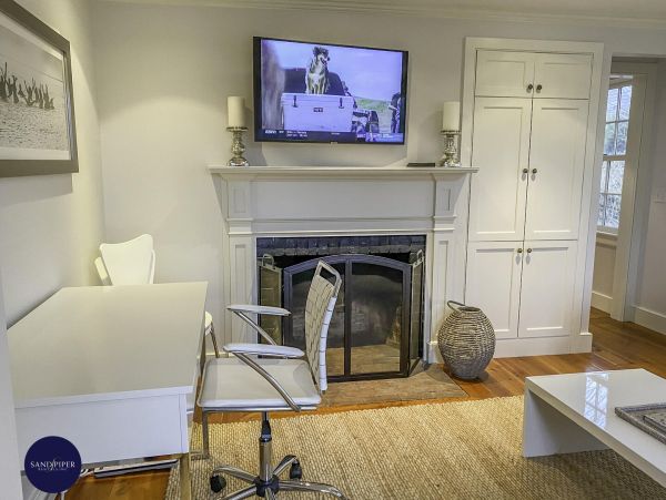 Cape Cod Home 995281