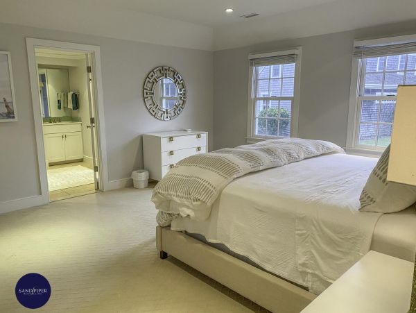 Cape Cod Home 995281