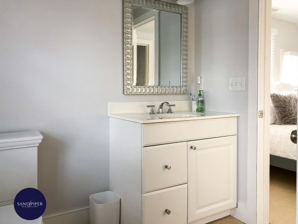 Cape Cod Home 995281