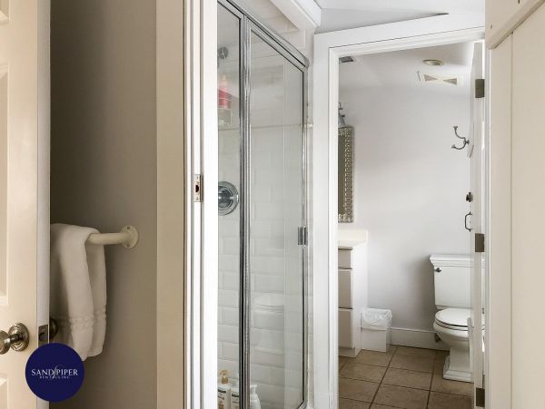 Cape Cod Home 995281