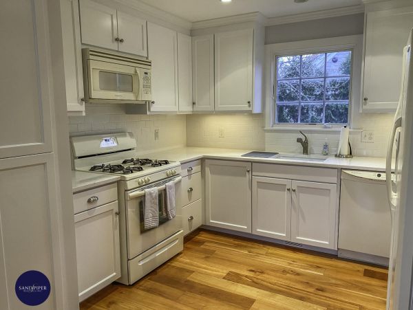 Cape Cod Home 995281