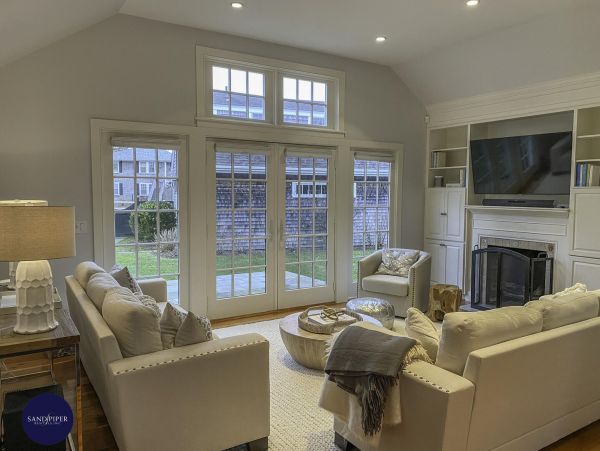 Cape Cod Home 995281