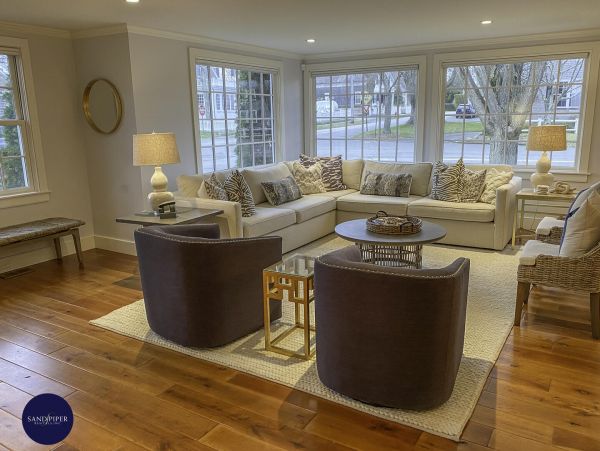 Cape Cod Home 995281