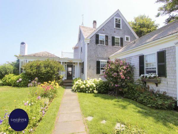 Cape Cod Home 995282
