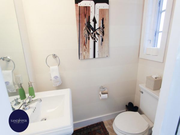 Cape Cod Home 995282