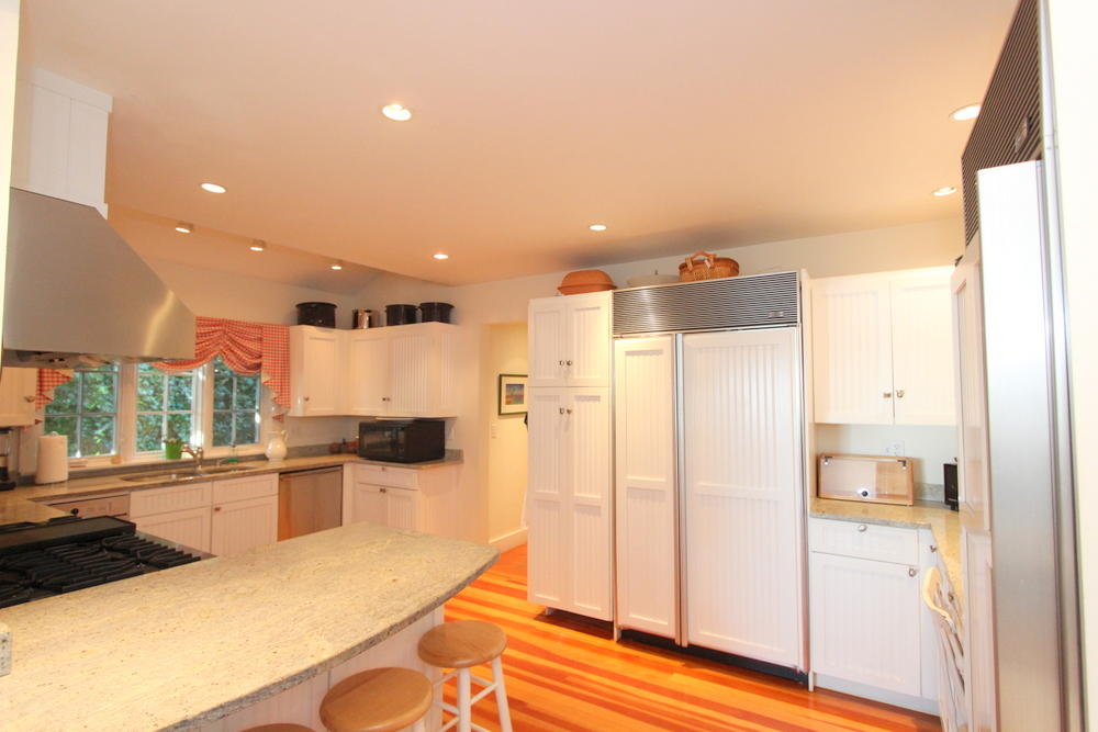 Cape Cod Home 995282