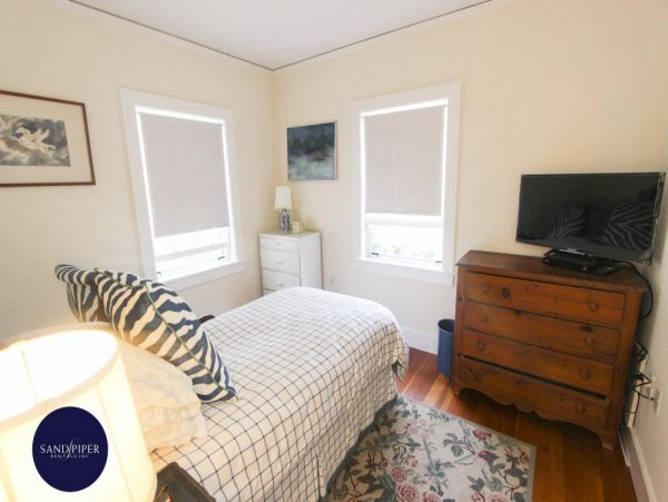 Cape Cod Home 995282