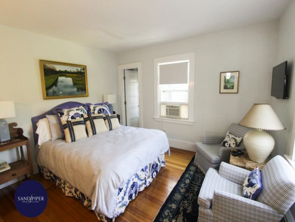 Cape Cod Home 995282