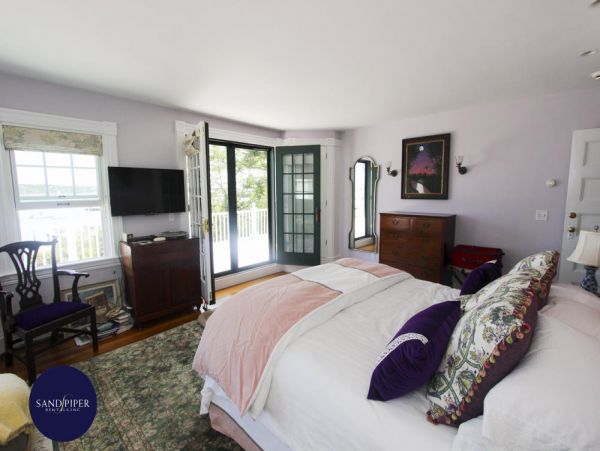 Cape Cod Home 995282