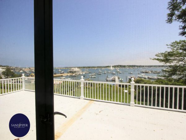 Cape Cod Home 995282