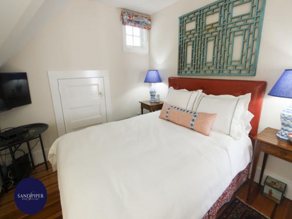Cape Cod Home 995282