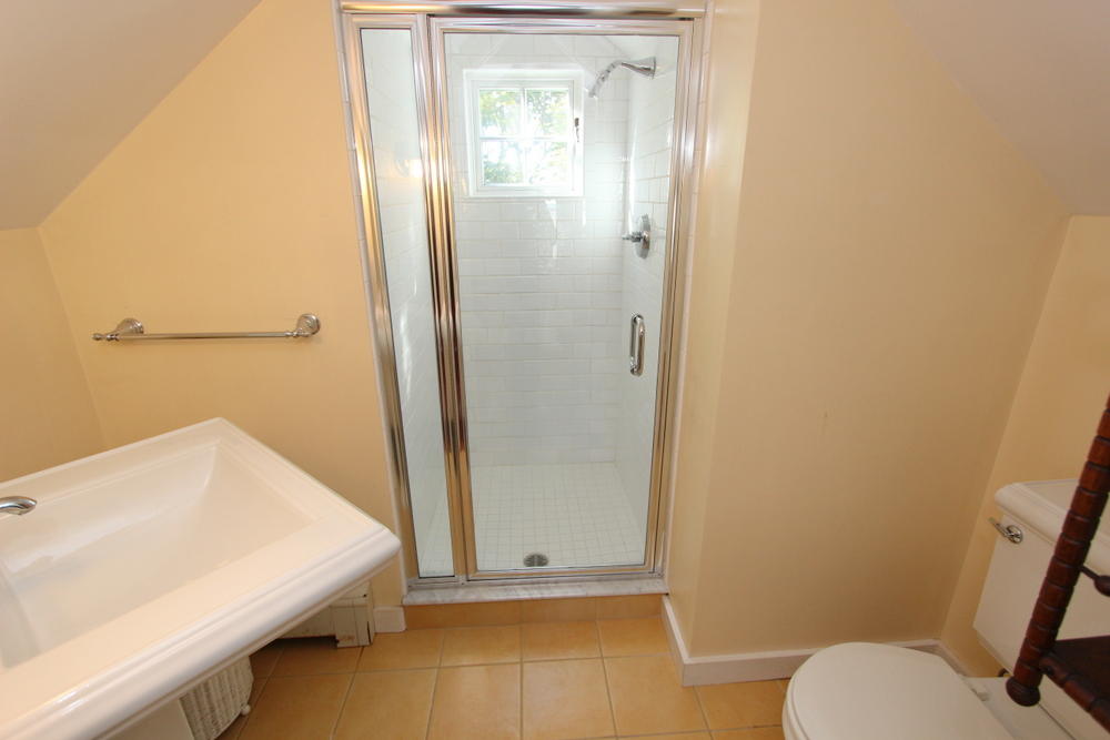 Cape Cod Home 995282