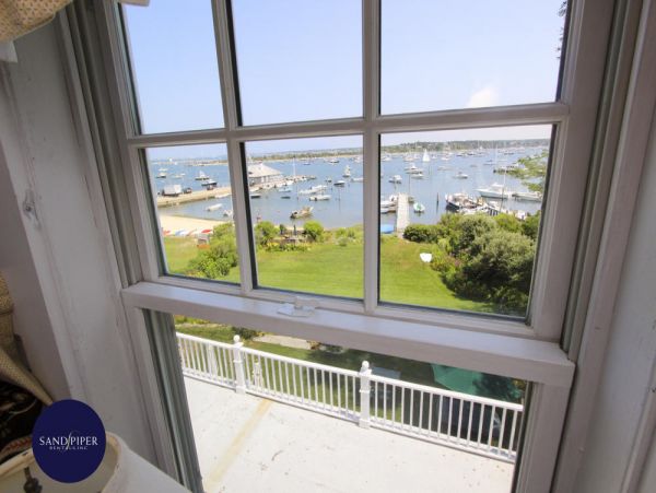Cape Cod Home 995282