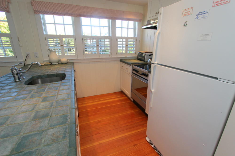Cape Cod Home 995282