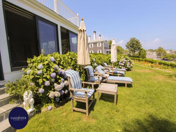 Cape Cod Home 995282