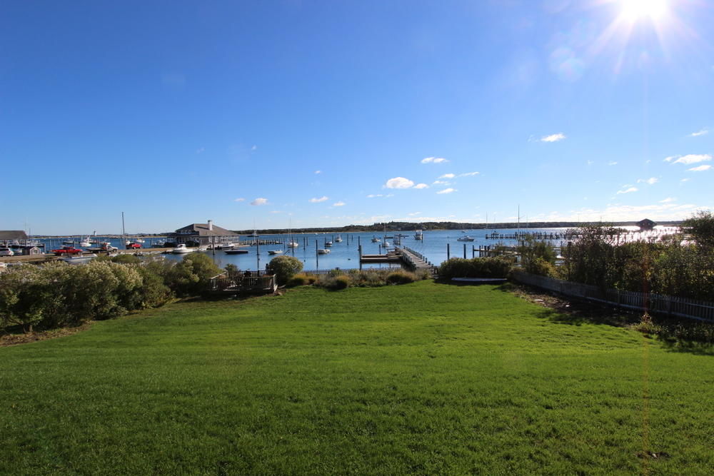 Cape Cod Home 995282