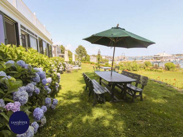 Cape Cod Home 995282