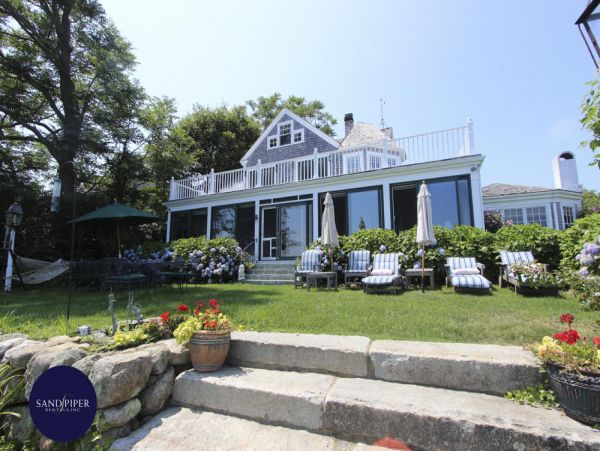 Cape Cod Home 995282